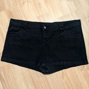 3/$20✨ Jules and James Boutique Black cotton shorts w/ POCKETS! size 16